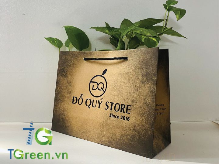 Mẫu túi giấy cho cửa hàng thời trang đẹp