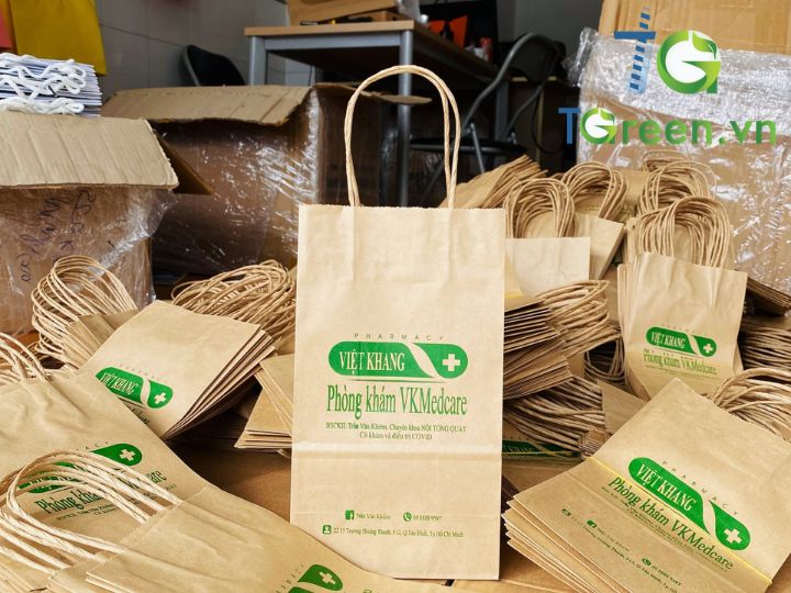 Mẫu túi giấy Kraft in logo phòng khám