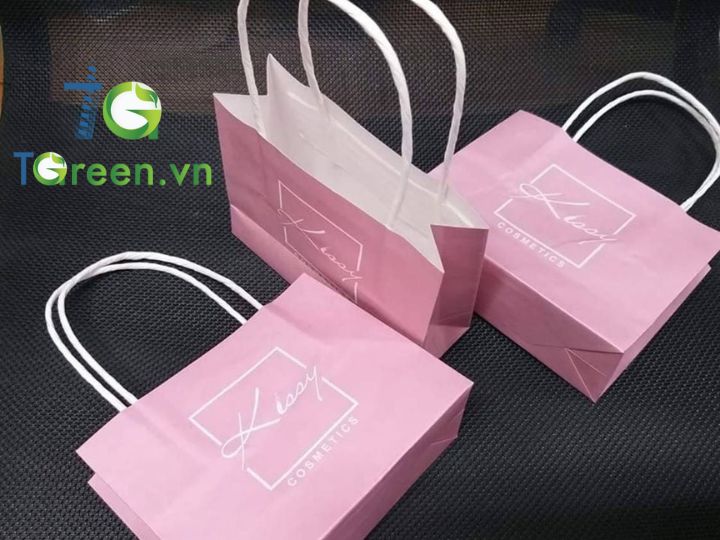Mẫu túi giấy màu hồng in logo đẹp